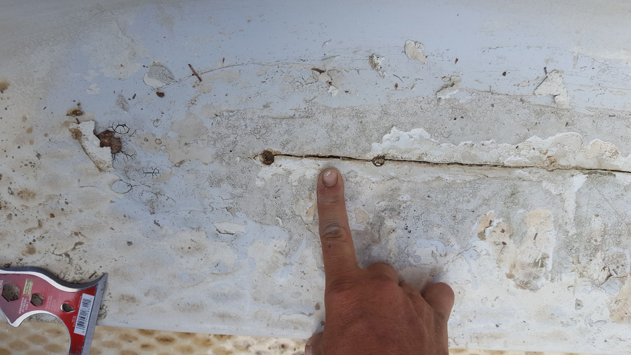 How to Repair Cracks in Pool Steps